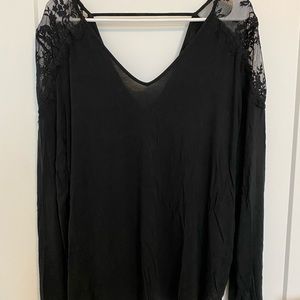 ✨Black AE Lace Long Sleeve✨
